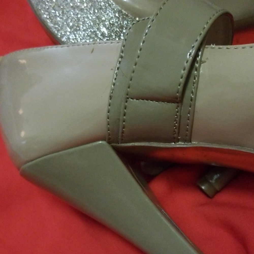 3 Tone Heels - Picture 8 of 8